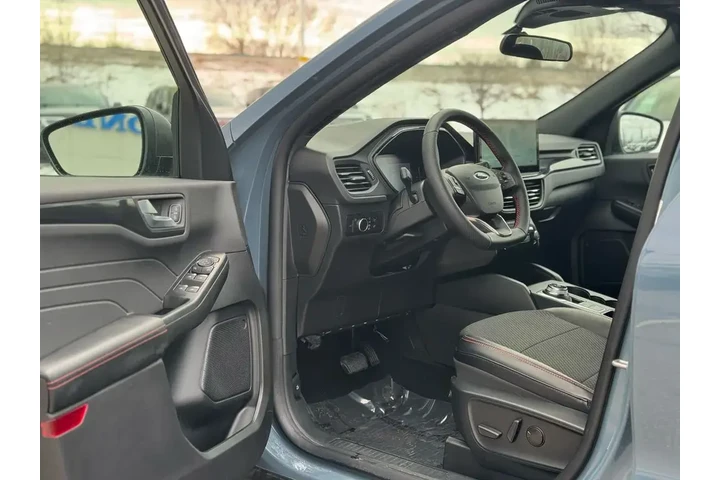 $24964 : Ford Escape 2025 ST-Line 4dr image 4