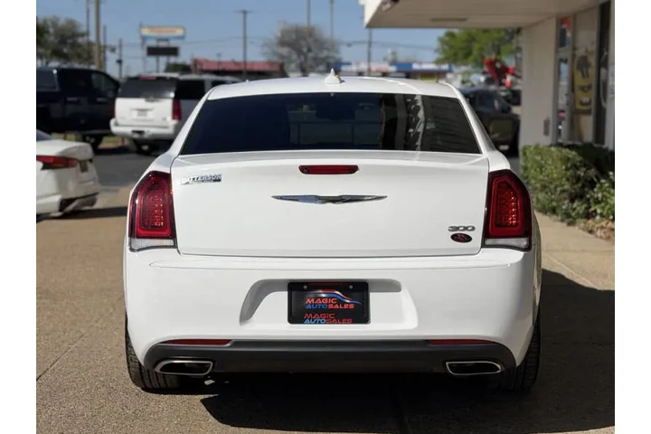 $23999 : 2019 300 Touring image 8