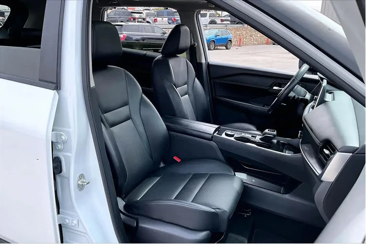 $24640 : Nissan Rogue 2024 AWD SV 4dr image 9