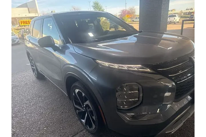 $20128 : Mitsubishi Outlander 2023 SE image 6