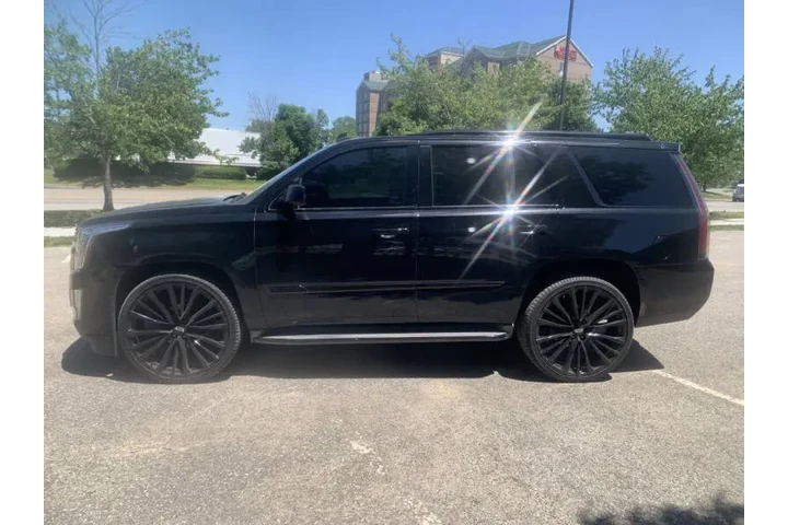 $21995 : 2015 Escalade Luxury image 3