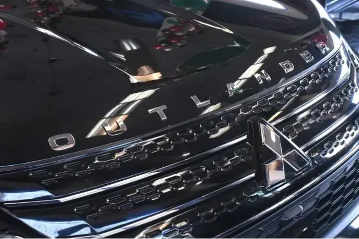 $29995 : Mitsubishi Outlander PHEV 20 image 7