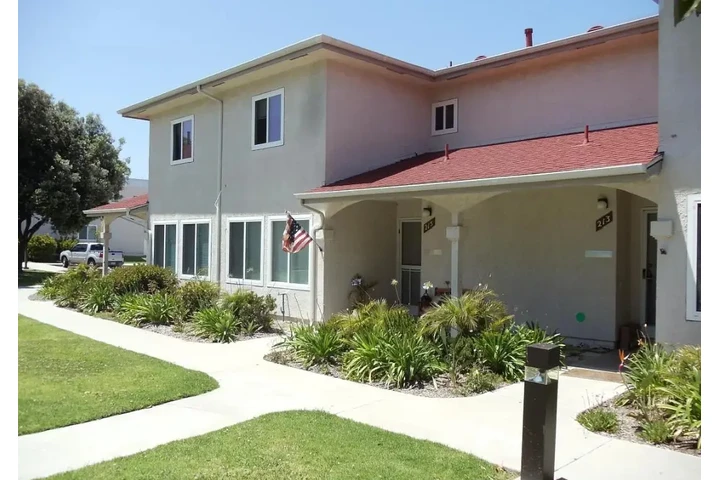 $2500 : 3 bedroom apartment image 1