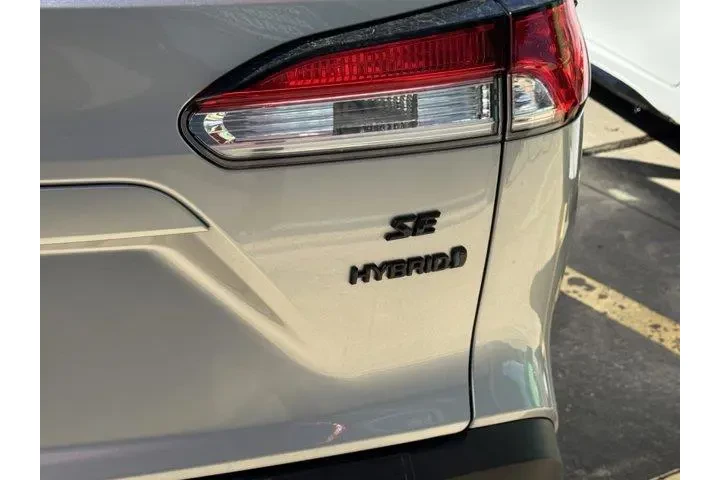 $25039 : Toyota Corolla Cross Hybrid image 7