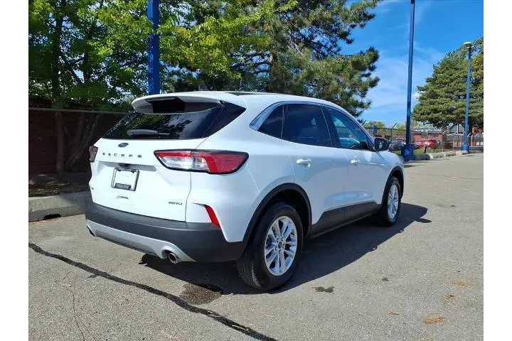$20580 : Ford Escape 2022 AWD SE 4dr image 6