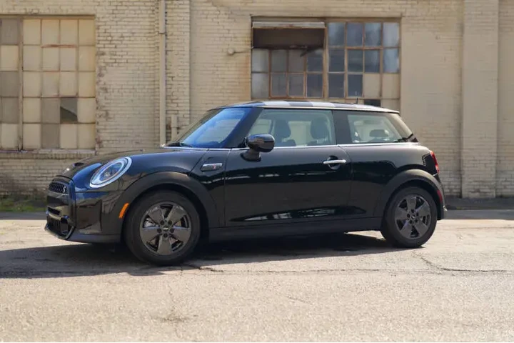 $25988 : 2024 MINI Hardtop 2 Door Coop image 5