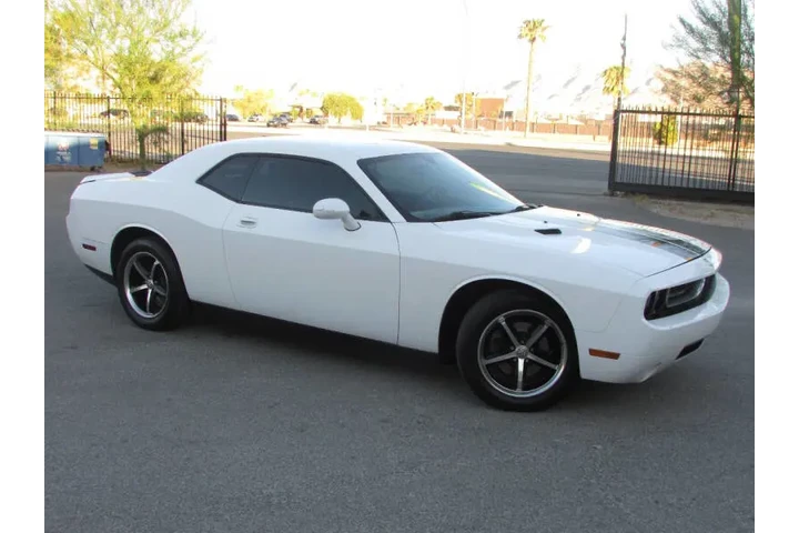 $8995 : 2010 Challenger SE image 3
