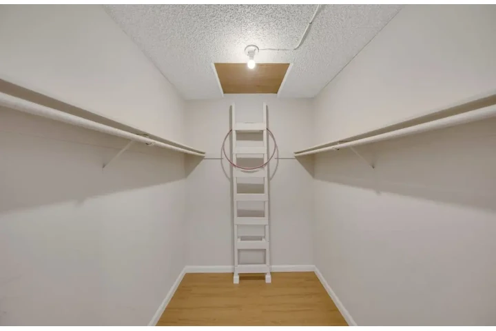 $2350 : 3Bed/2Bath Apt in Los Angeles image 8