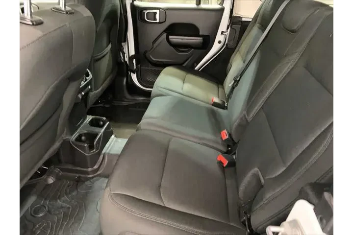 $30589 : Jeep Wrangler Unlimited 2021 image 5