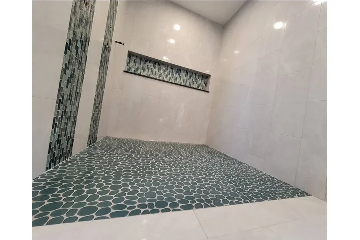 Intalador de tile disponible image 3