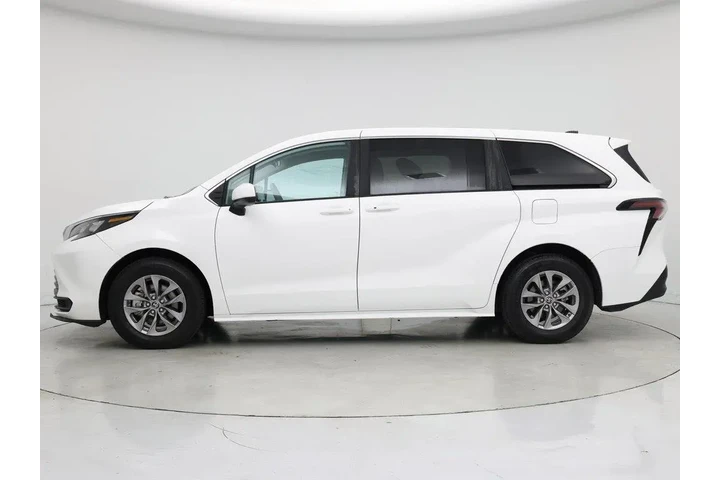 $37998 : Toyota Sienna 2024 LE 8-Pass image 3