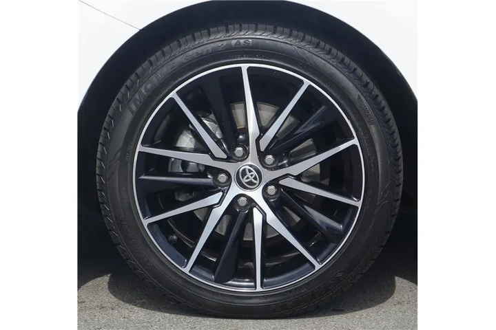 $25484 : 2021 Camry SE Sedan 4D image 10