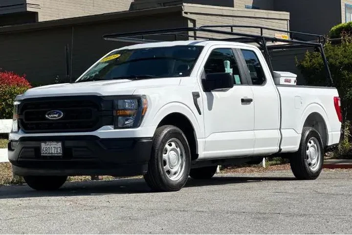 $37985 : Ford F-150 2023 4x2 XL 4dr S image 9