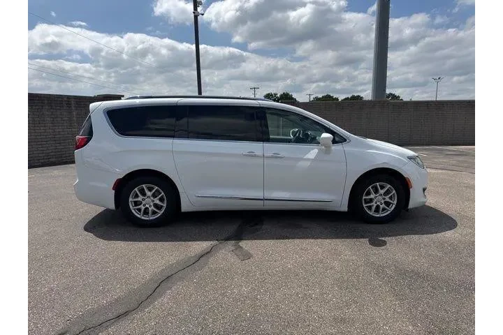 $17982 : Chrysler Pacifica 2020 Touri image 8