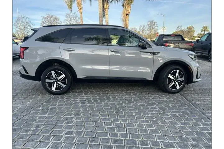 $28995 : Kia Sorento 2023 EX 4dr SUV image 5