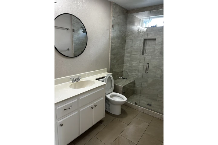 Laura House Cleaning image 6