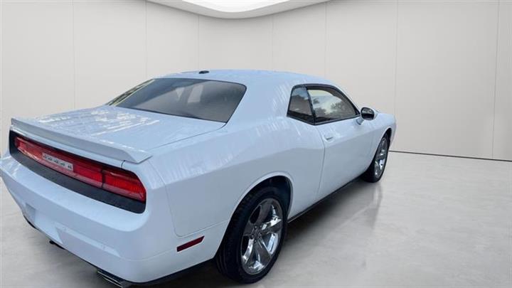 2014 Challenger SXT image 8