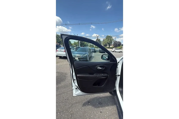 $14947 : Jeep Cherokee 2021 4x4 Trail image 9