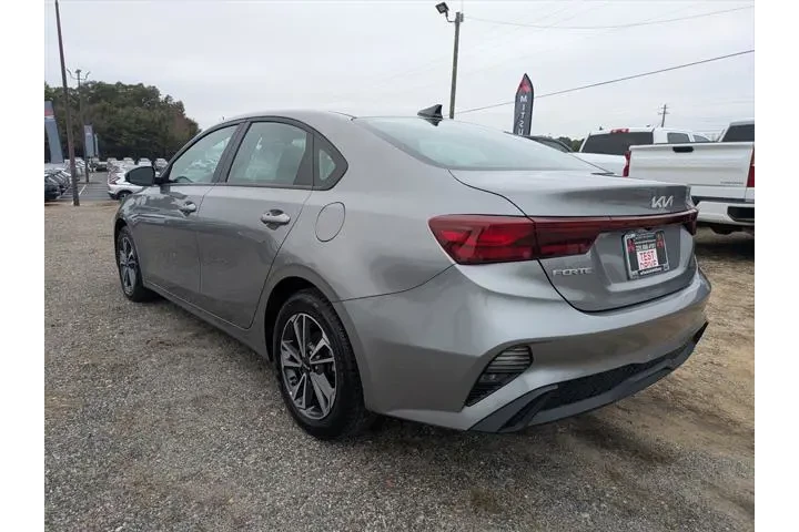 $17385 : Kia Forte 2024 LX 4dr Sedan image 5