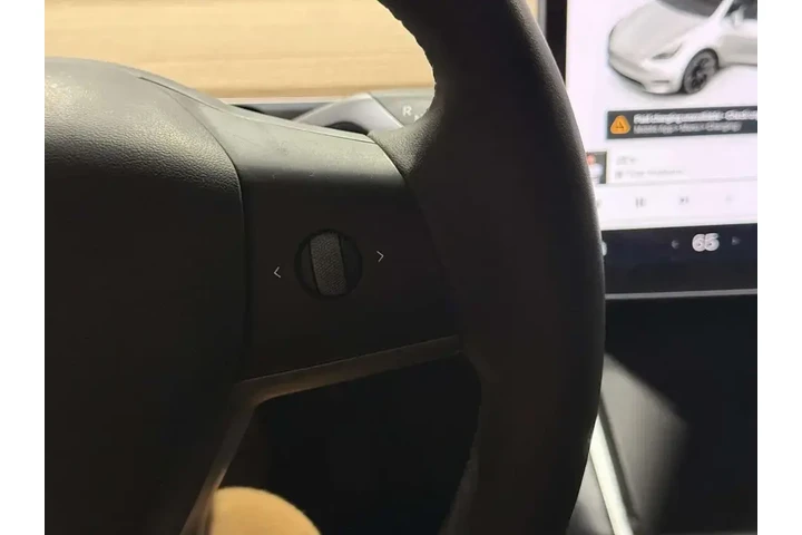 $23995 : Tesla Model Y 2021 AWD Long image 9