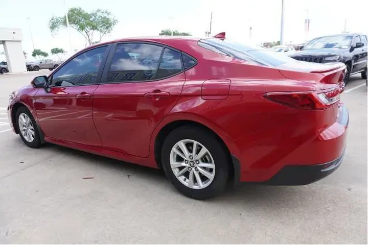$27488 : Toyota Camry 2025 SE 4dr Sed image 4