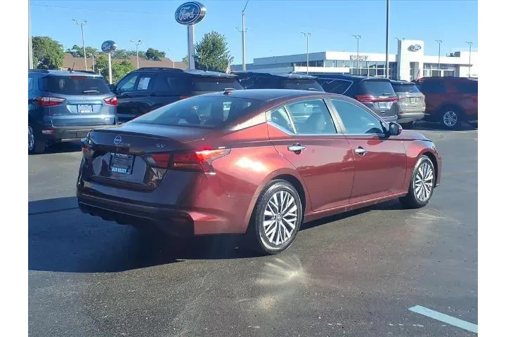 $17095 : Nissan Altima 2023 2.5 SV 4d image 4