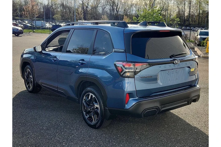 $36995 : Subaru Forester 2025 AWD Lim image 4