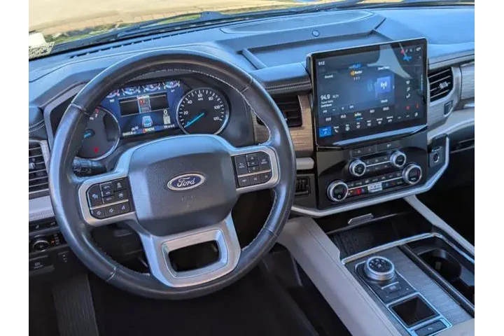 $33795 : Ford Expedition 2024 4x2 Lim image 9