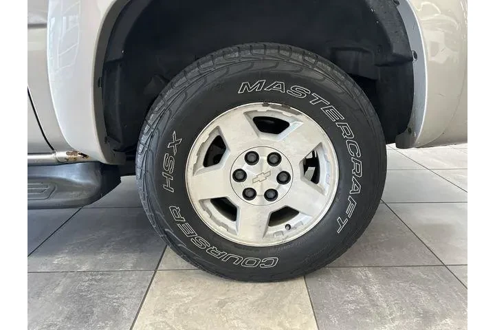 $7000 : Chevrolet Suburban 2004 1500 image 4