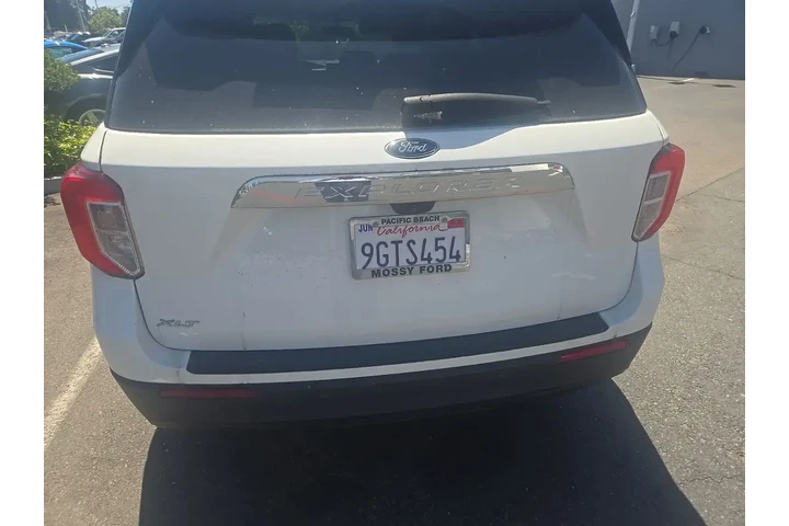 $32377 : Ford Explorer 2023 XLT 4dr S image 2