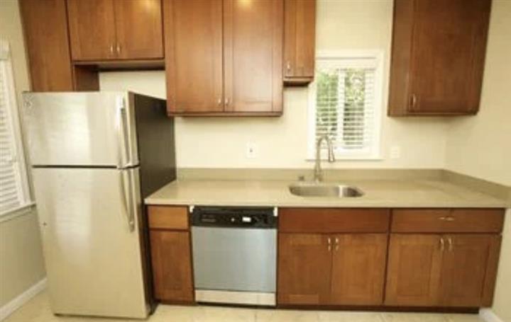 $1400 : 2BD, 1BTH APARTMENT FOR RENT image 2