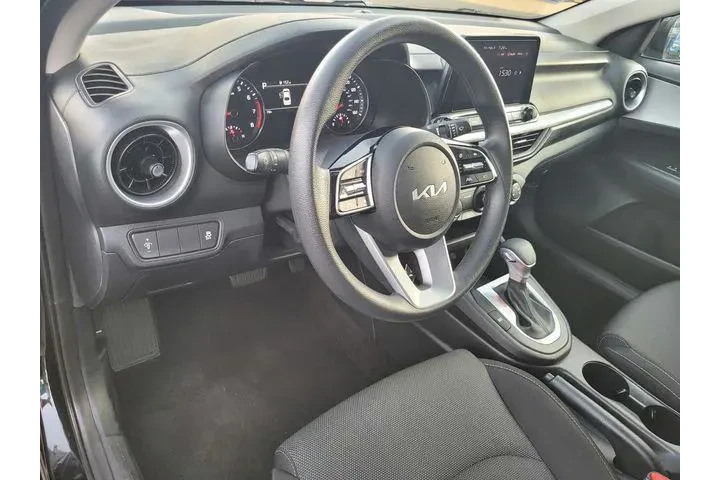 $17846 : Kia Forte 2024 LXS 4dr Sedan image 9