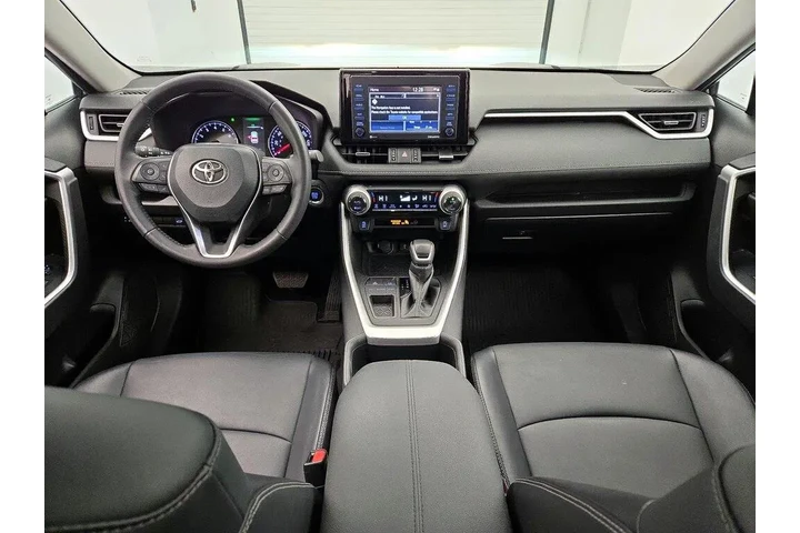 $28998 : Toyota RAV4 2022 XLE Premium image 9