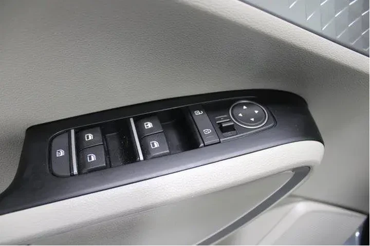 $19989 : Kia Soul 2024 LX 4dr Crossov image 7