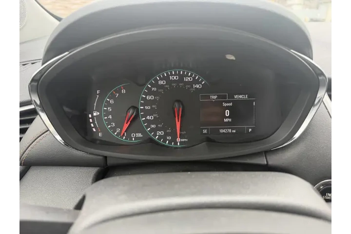 2022 Trax LT image 10