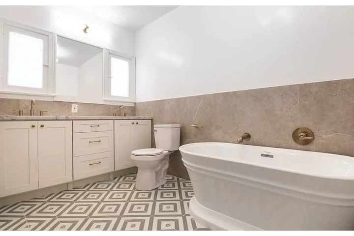 $2500 : 3BED/2BATH HOME IN SOUTH GATE image 9