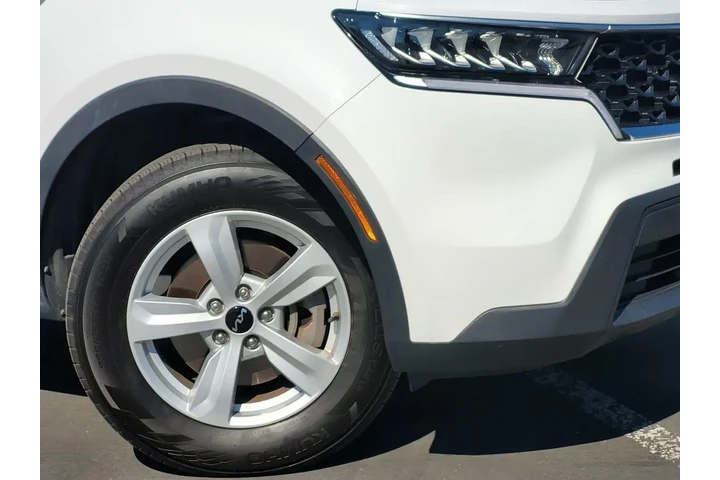 $19788 : Kia Sorento 2022 LX 4dr SUV image 5