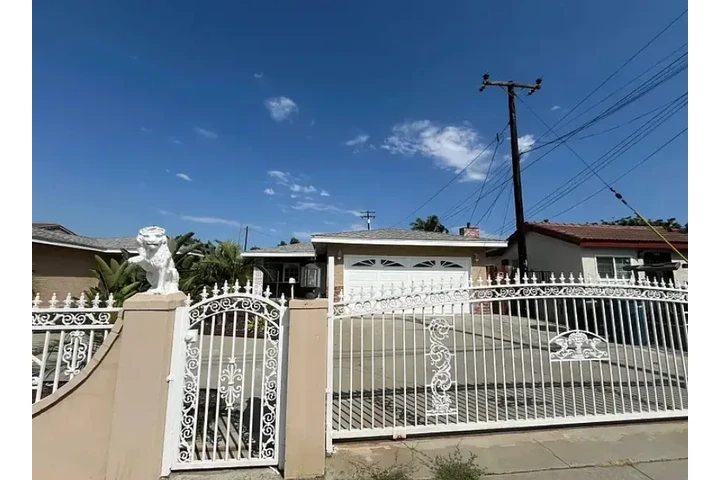 $1789 : Come check out this 3 Bed image 2