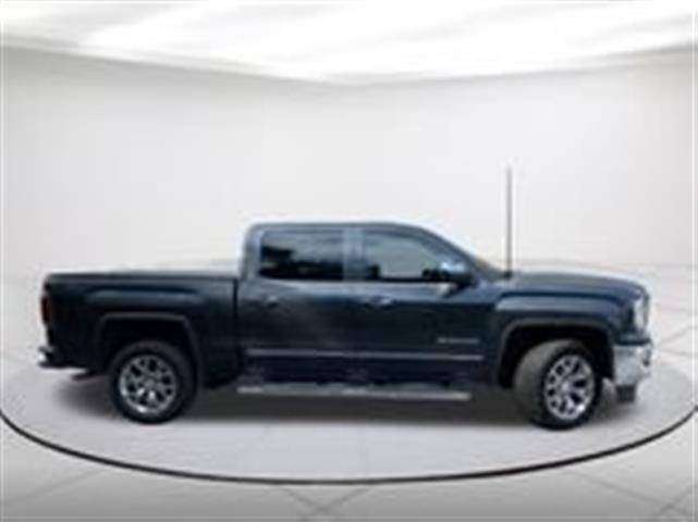 $24590 : Pre-Owned 2018 Sierra 1500 SLT image 2