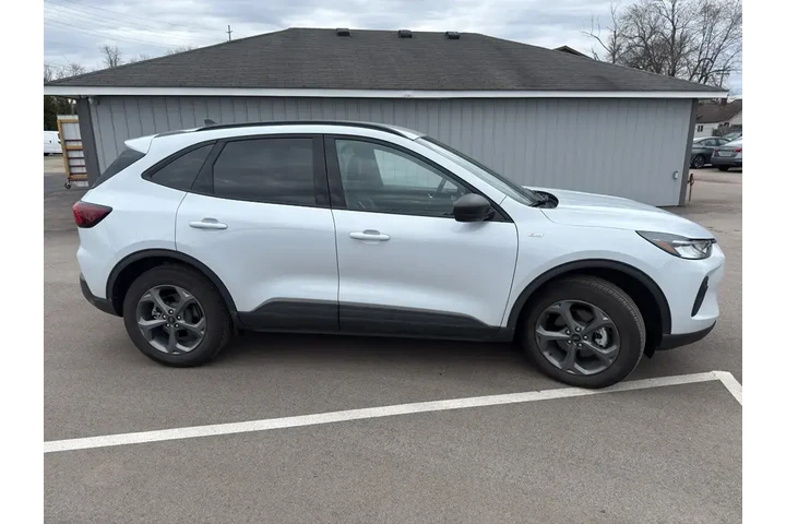 $27501 : Ford Escape 2025 AWD ST-Line image 9