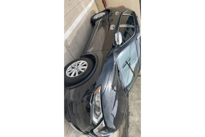 $8500 : 2017 NISSAN ROUGUE * SALAVAJE* image 2