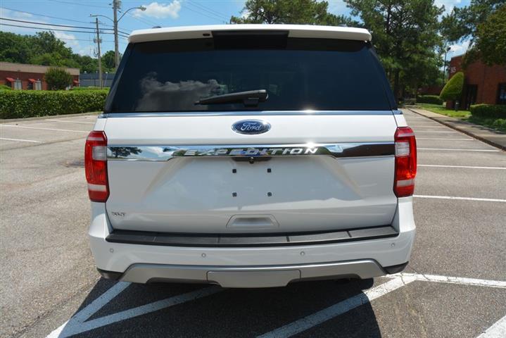 2018 Expedition XLT image 8