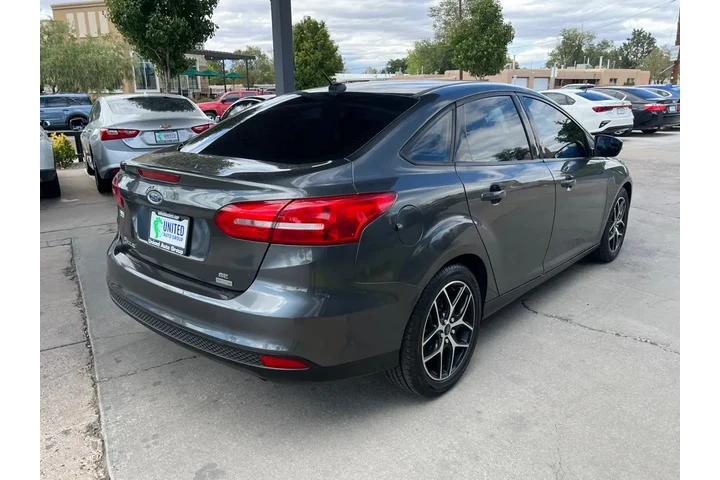 2018 Focus SE Sedan image 5