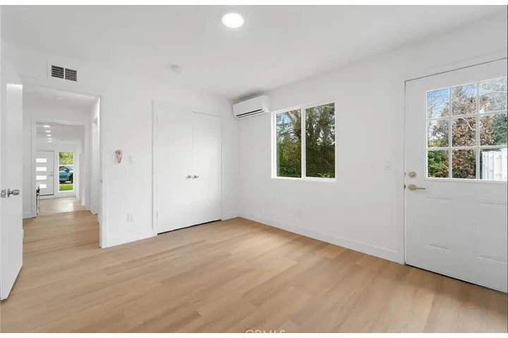 $2550 : Superb Single family home image 3