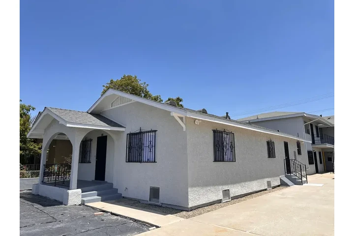 $1600 : Huntington Park - 3 Bed / 1.5 image 9