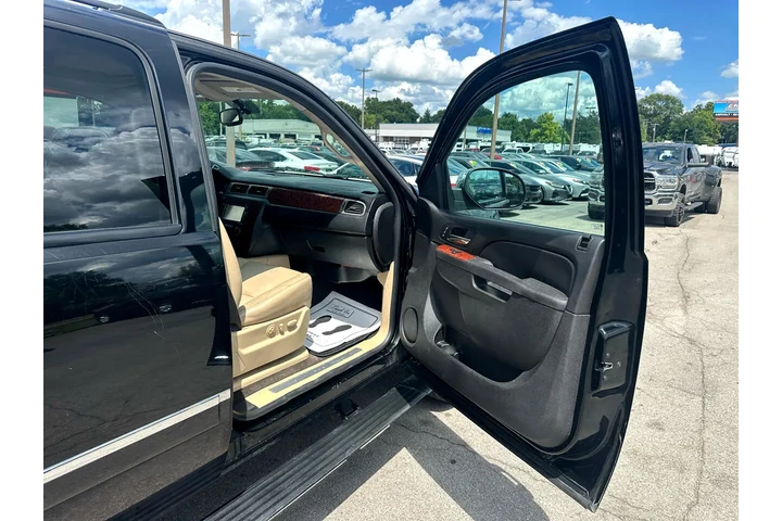 $8980 : 2013 Suburban 4WD 4dr 1500 LTZ image 8