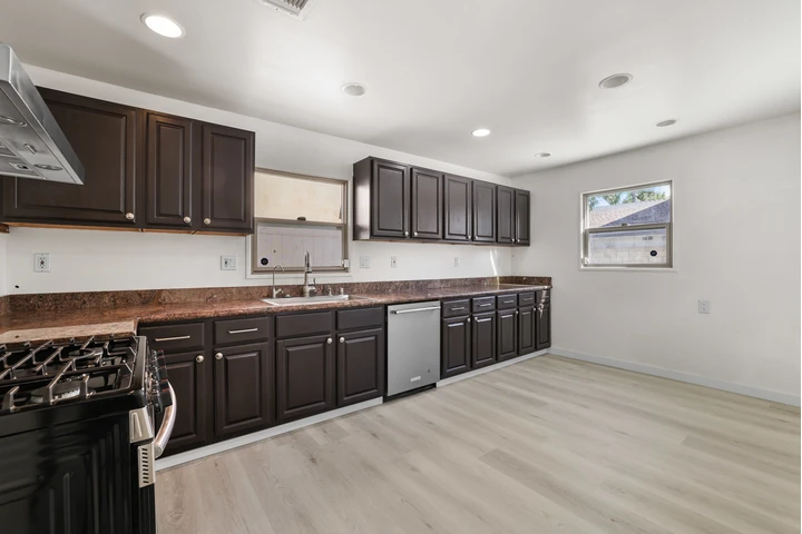 $3490 : Casa 3R/1B Winnetka 91306 image 4