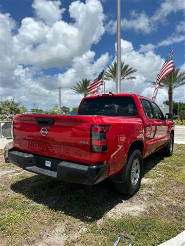 $25990 : Se vende Nissan Frontier 4WD image 2