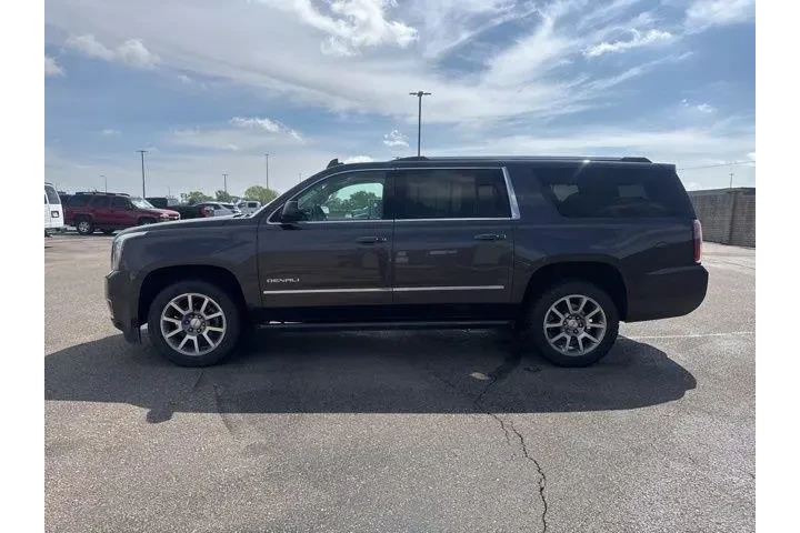 $31982 : GMC Yukon XL 2017 4x4 Denali image 4
