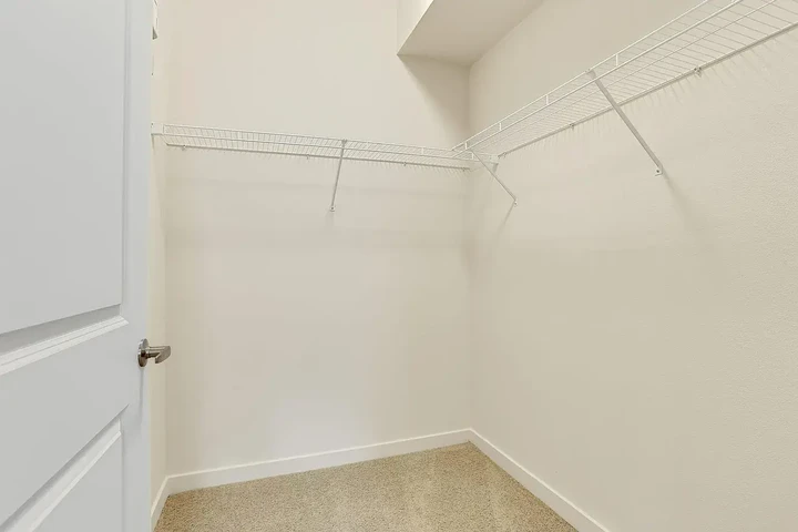 $1300 : Spacious 1BR 1BA 1300 image 5
